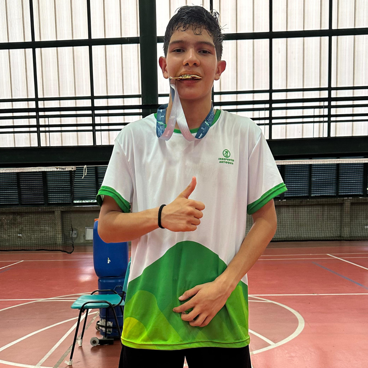Matías Zuluaga Giraldo, campeón nacional en los Juegos Intercolegiados 2025 en Bádminton individualIUSH