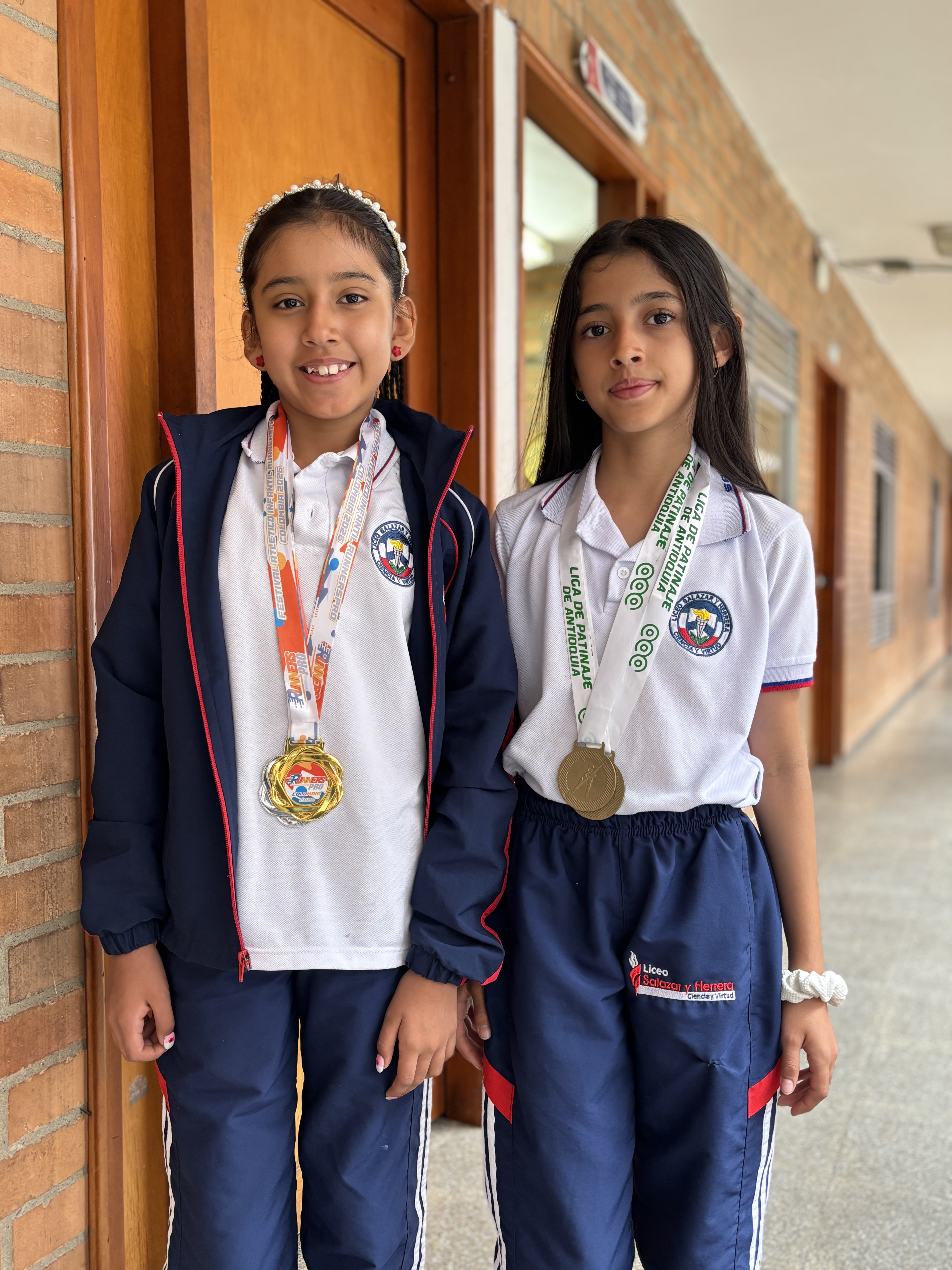 Nuestras estudiantes Nataly y Susana alcanzan medallas de oro en competencias deportivasIUSH